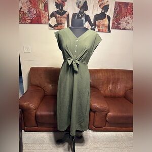 NWOT STELLA &JULIE BEAUTIFUL 🤩 WOMEN’S OLIVE FRONT TIE MIDI LENGTH DRESS SIZE 8